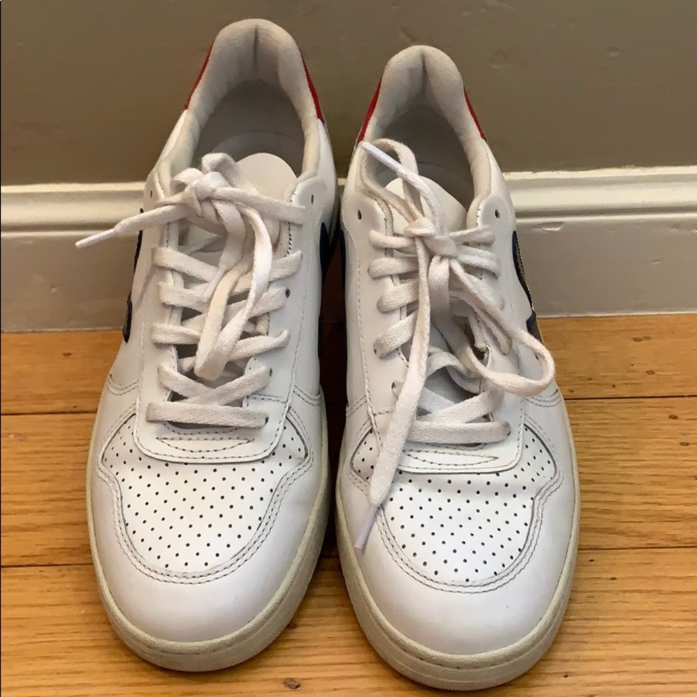 VEJA SNEAKERS